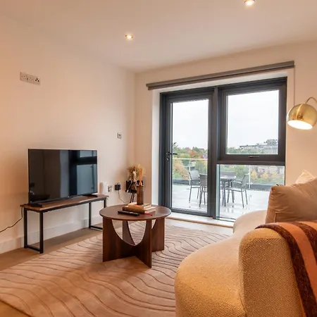 Modern Centre Flat With Terrace, Parking & Long Friendly Appartement