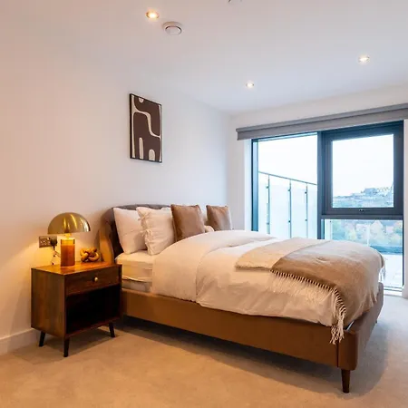 Lejlighed Modern Centre Flat With Terrace, Parking & Long Friendly