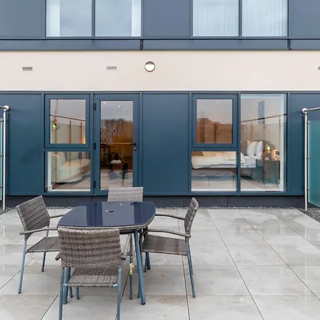 דירה Modern Centre Flat With Terrace, Parking & Long Friendly *